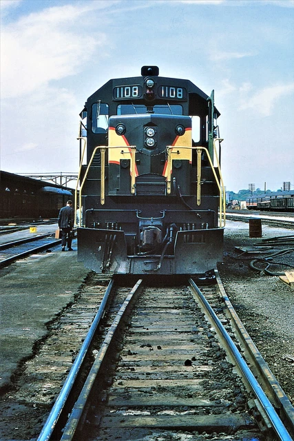SEABOARD AIR LINE (SAL) SDP35 1108 Original Kodachrome slide--Birmingham