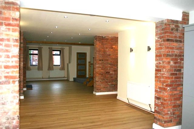 Blackburn Lancs 4 bed terraced house with private off road parking 3