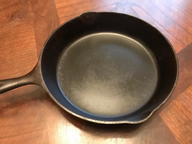 Hammered Cast iron skillet 10” with matching lid