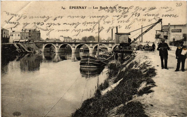 CPA ÉPERNAY Les Bords de la MARNE (491157)