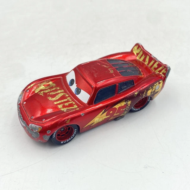 DISNEY PIXAR CARS RUSTEZE RACE CENTRE LIGHTNING MCQUEEN 1:55 Diecast ...