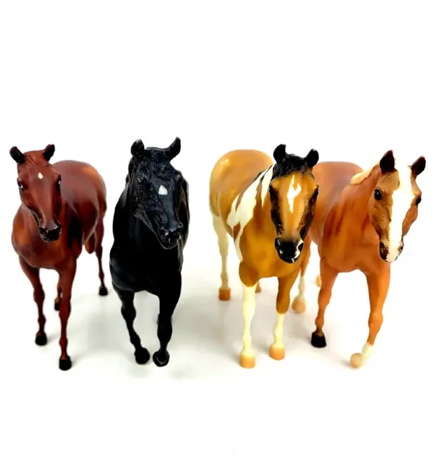 Breyer Horse Authentic Mixed Lot of 4 Horses Traditional Size 1A              KM