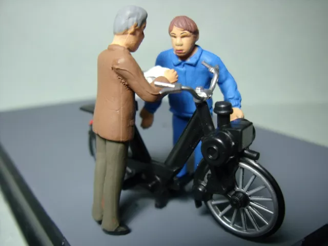 Figurines 1/43  Set 75  La Vente Du Solex   Vroom  Not Peint  Minichamps  Norev