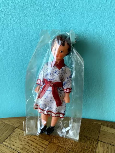 Frau  Ari Gummi  OVP Puppenstube Puppenhaus 1:12 dollhouse  doll