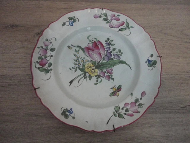 ancienne assiette plate en ceramique faience signee avec decor floral