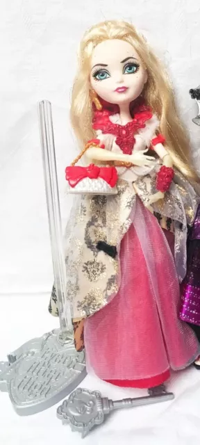 Ever After High Doll Apple White Throne Coming