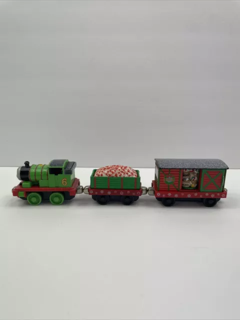 Thomas The Train Take Along & N Play Diecas Magnetic HOLIDAY PERCY plus 2 Cars