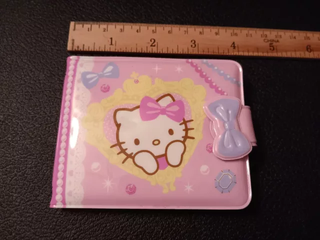 Sanrio Hello Kitty White/Pink Vinyl Wallet Coin Coin and Bill Compartments Photo