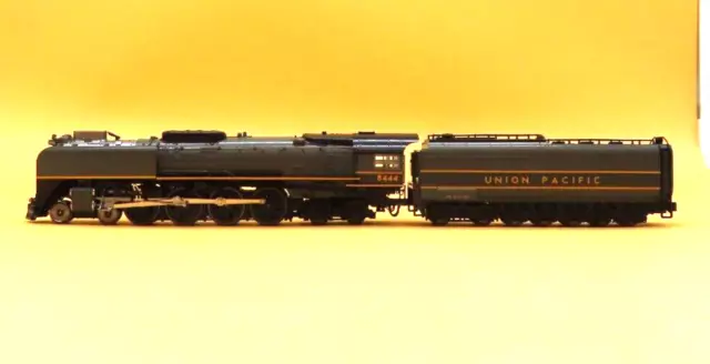 Kato 126-0403 Union Fef-3 Pacific Steam Locomotive #8444 Grayhound N Scale