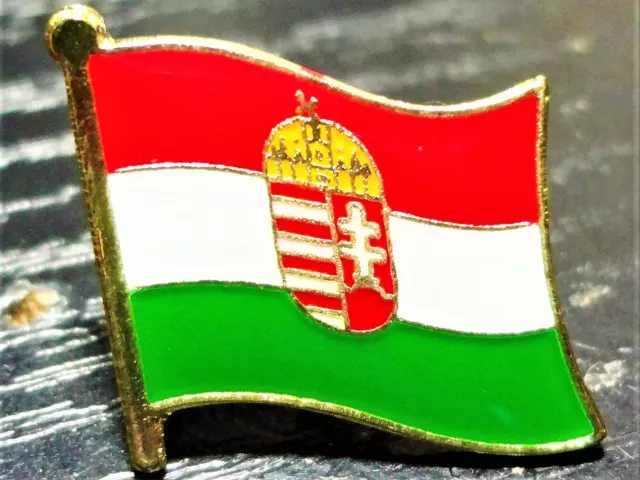 HUNGARY (Shield) Hungarian Metal Flag Lapel Pin Badge *NEW*MIX & MATCH BUY 3 GET