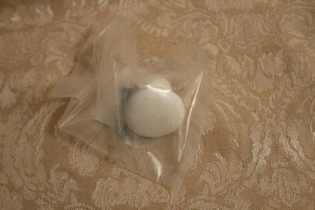 WHITE CERAMIC PORCELAIN CABINET KNOB DRAWER PULL 1 1/4" Hardware Cupboard