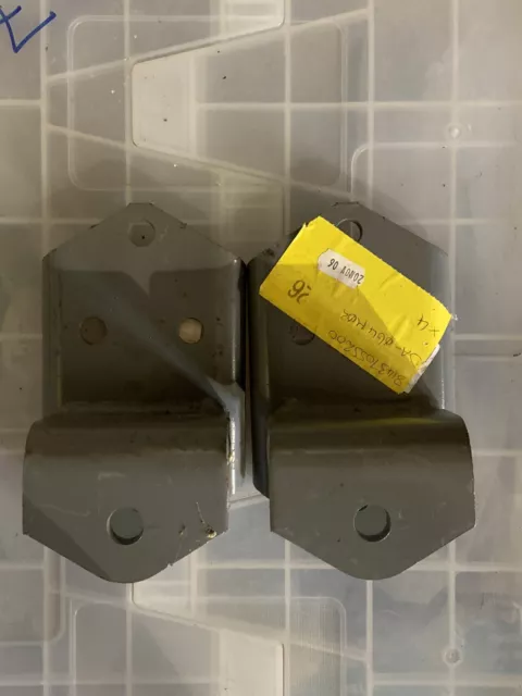 2 X Man Mount Brackets 81.43705-5200 ,81437055200 , 81.437055200