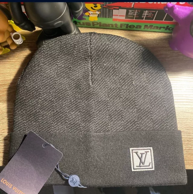 Buy Louis Vuitton LOUISVUITTON Size:- M77872 / Bonnet LV Headline LV Logo Beanie  Hat from Japan - Buy authentic Plus exclusive items from Japan