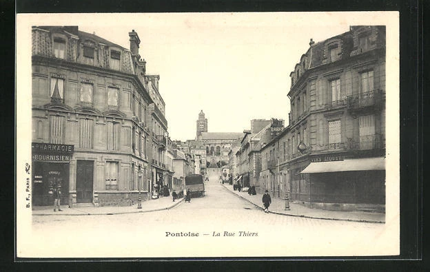 CPA Pontoise, La Rue Thiers