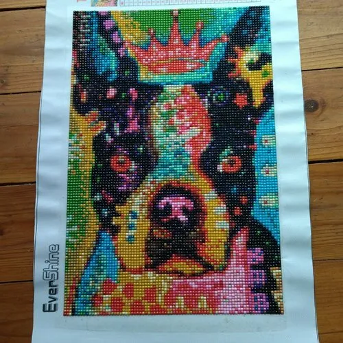 Tableau diamants diamond painting chien multicolore bouledogue français couronne