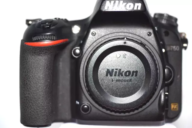 Nikon D750 24.3Mp DIGITAL DSLR BODY ONLY. ***NEAR MINT***CLICK COUNT 59,406.