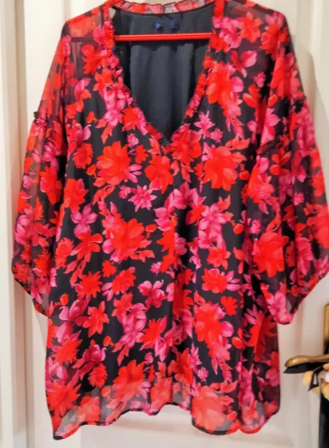 Superbe Tunique en voile, noire à grosses fleurs rouge et fushia , T54 occasion