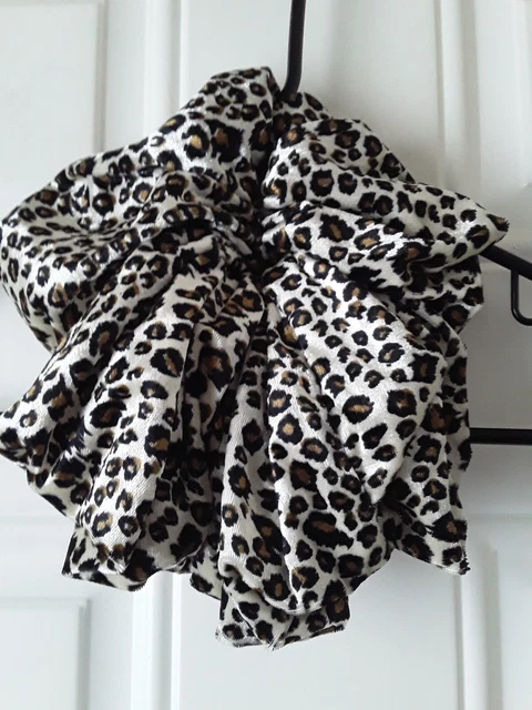 Infinity Scarf Animal Print unbranded 20" head opening x 5 1/2" width P1074