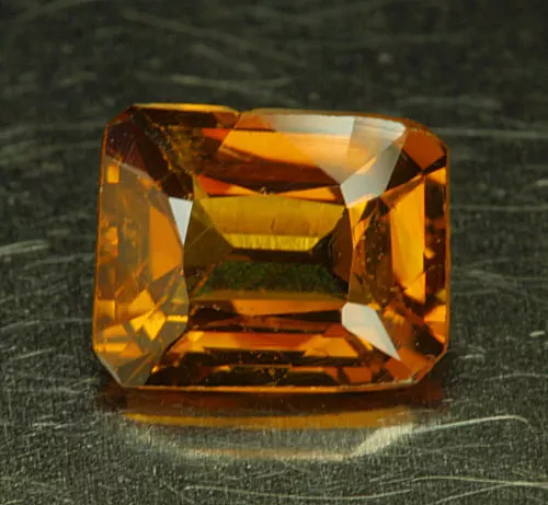 MALI - GRANAT        tolle  Farbe      0,68 ct