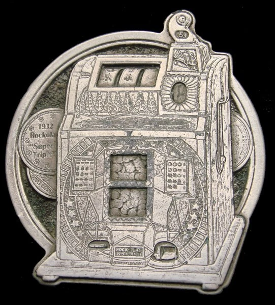 Qk26155 Great Vintage 1975 *1932 Rockola Super Triple Slot Machine* Belt Buckle