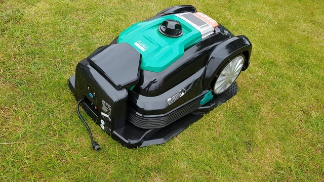 GARDEN / FERREX Mähroboter Rasenroboter R800Easy von Aldi voll