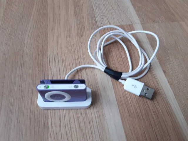 Apple iPod Shuffle Modell A1204 1. GB mit Ladestation