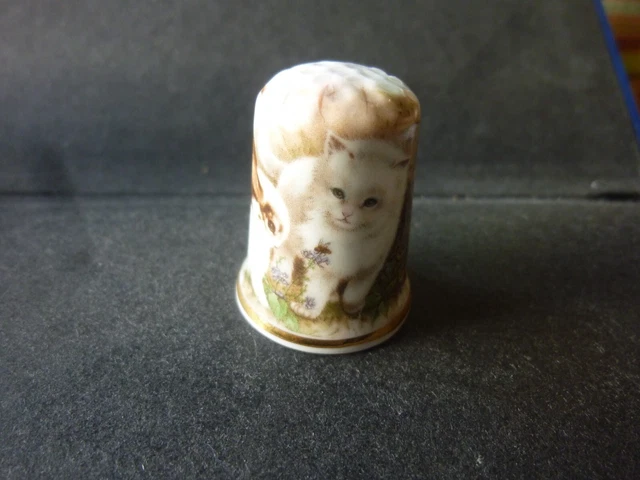 VENDU - Dé à coudre porcelaine Limoges décor peint main - Le Grenier de