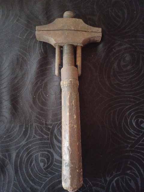 Etau ancien avec manche en Bois Occasion