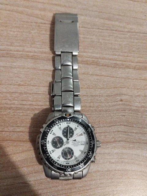 Pile online montre lotus