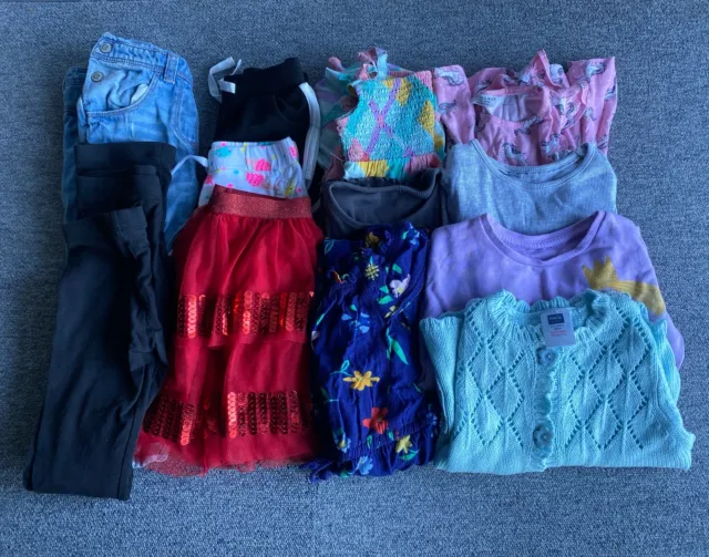 Pacchetto di vestiti per ragazze età 2 o 3 anni. Collezione di 14 oggetti