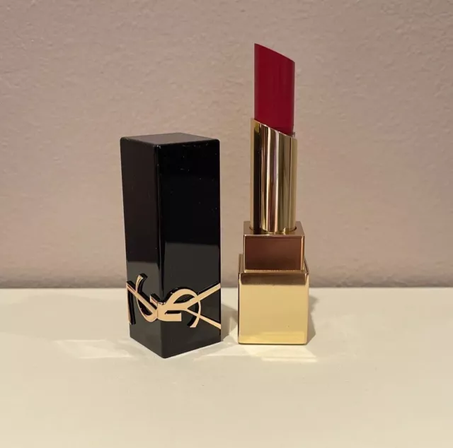 Yves Saint Laurent YSL The Bold Lippenstift Nr. 4 Revenged Red. BRANDNEU IN VERPACKUNG AUTHENTISCH