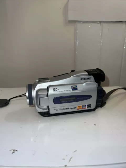 Sony DCR TRV16E Mini-DV Digital Handycam Video Camera Recorder 120x Digital Zoom