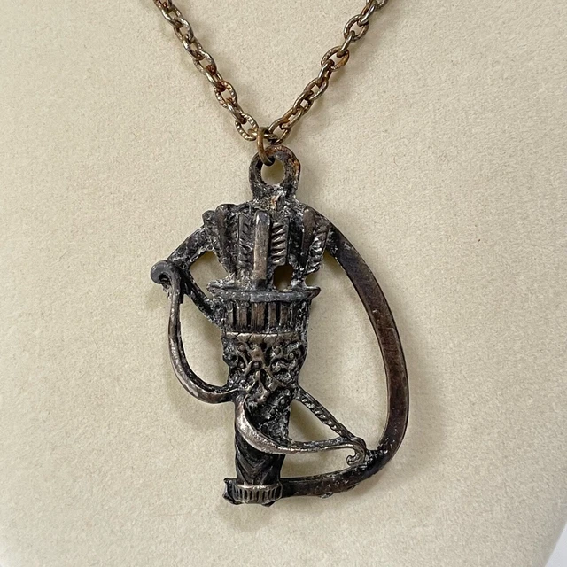 Frecce Di Tiro Con L'arco Con Gli Obiettivi Dentro Dal Fondo Del Fuoco - Foto 12