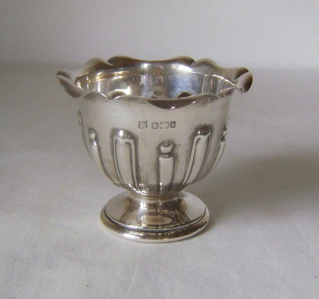 Ciotola di zucchero argento: 53 g Hallmark Sheffield 1903: forma georgiana gadrooned