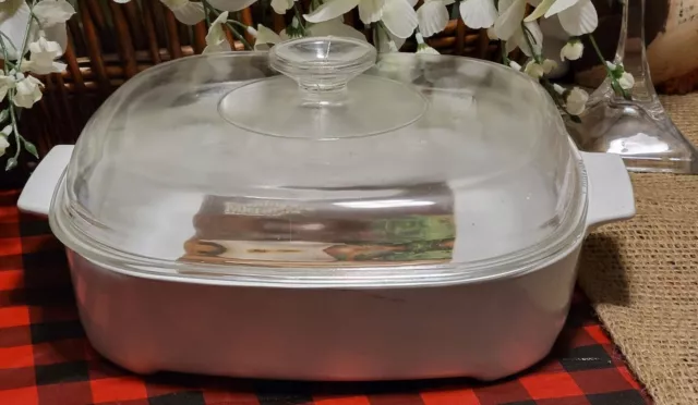 Corning Ware 10” Microwave Browner W Cover & Recipe Book Casserole White MW-A-10