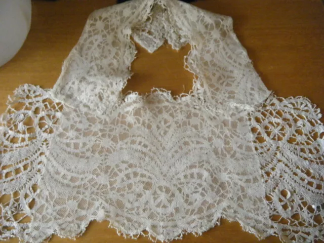 Antique Plastron Collar linen Bedfordshire h done bobbin lace from England 3