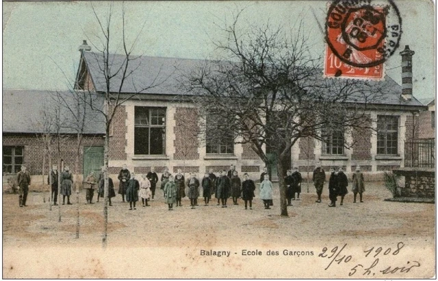 Y32 / Dept 60 Cpa 1900 Balagny Ecole Des Garcons La Cour Top Anime