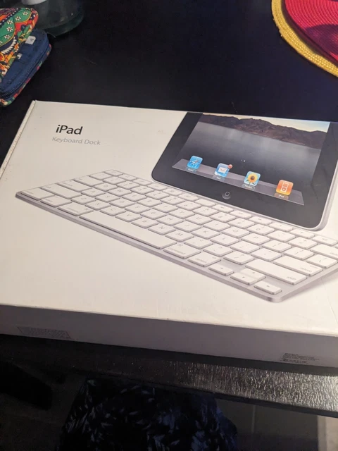Apple iPad Keyboard Dock A1359 30-Pin 1st and 2nd Generation iPad W/ Manual
