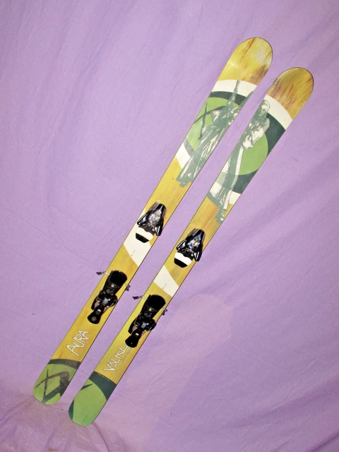 Volkl AURA women's all mountain Twin Tip skis 156cm w/ Salomon Z12 ski bindings~ Volkl AURA women's all mountain Twin Tip skis 156cm w/ Salomon Z12 ski bindings~