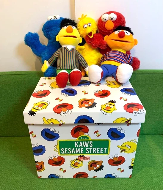 Kaws sesame street uniqlo plush deals toy complete box set multi