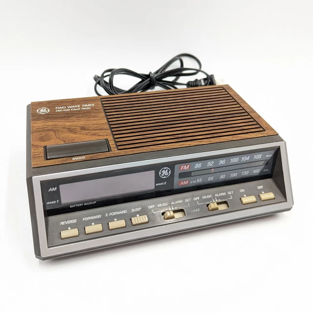 GE FM AM Digital Clock Radio Electronic Alarm 2 Wake Times Model 7