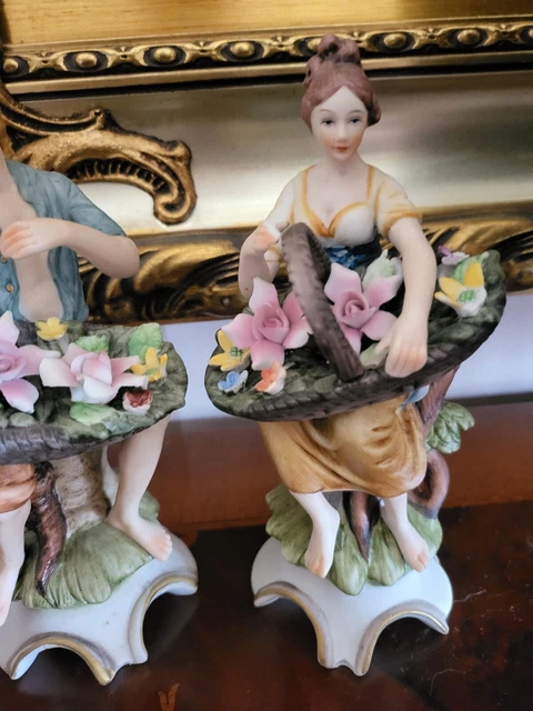 Statuette Capodimonte coppia con fiori