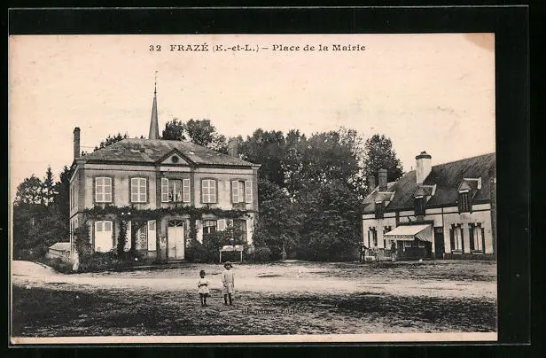 CPA Frazé, Place de la Mairie