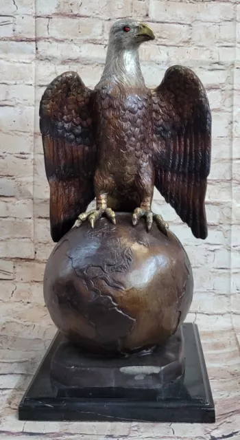 Life Misura Originale Nardini Seduto Su Mondo American Bald Aquila Scultura Deal