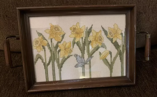 vtg needlepoint cross stitch glass top wooden serving tray 2 handles daffodils