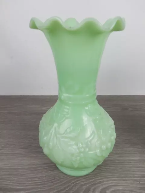 Vase Ancien en Opaline Verte - Forme Tulipe avec Effet Mouchoir