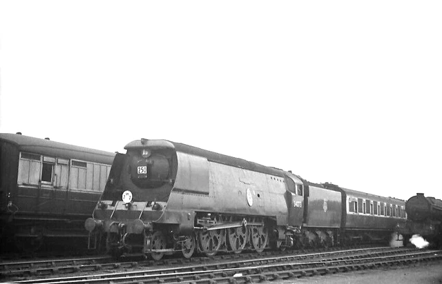 34073 CASSERLEY NEGATIVE 35MM SR 34073