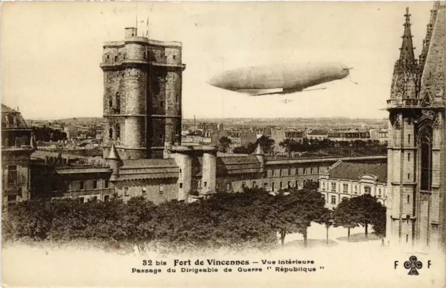 CPA AK Fort VINCENNES Vue intérieure Passage Dirigeable Guerre (672175)