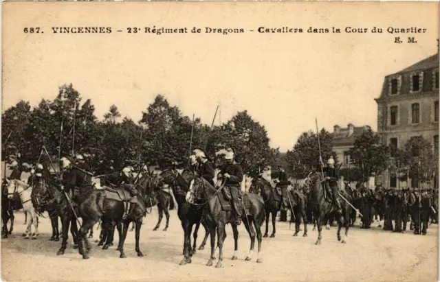 CPA AK VINCENNES 23th Regiment of Dragons Horsemen in the Court (672251)