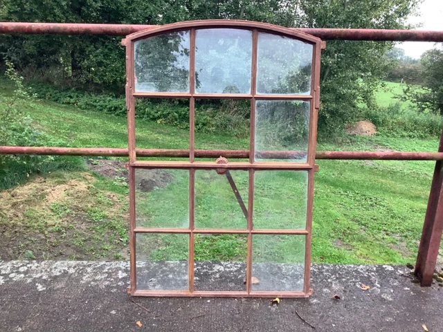 Antikes Stallfenster aus Gusseisen, Kippöffnung, Gussfenster, 110,5cm x 73,5cm